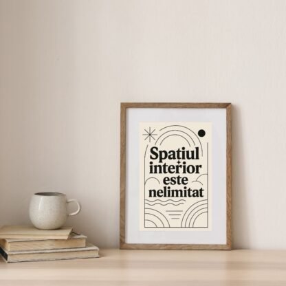 poster afirmativ cu mesaj despre spațiul interior infinit în ramă decorativă