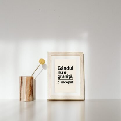 poster decorativ cu fundal deschis și text motivațional